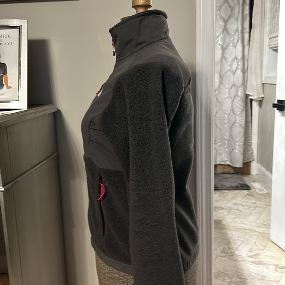 **SOLD ON MERCARI**The North Face Denali gray & pink women’s fleece jacket small - Picture 3 of 11